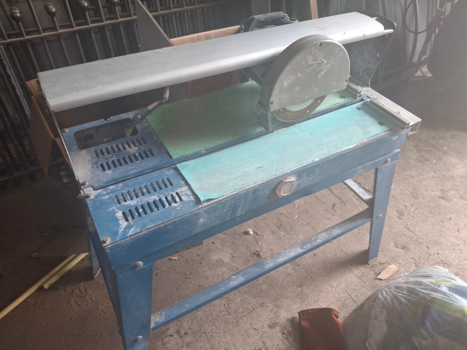 Tegelzaagtafel / Cirkelzaag - Gebruikt, Ophalen, 600 tot 1200 watt, Cirkelzaag, Minder dan 30 mm