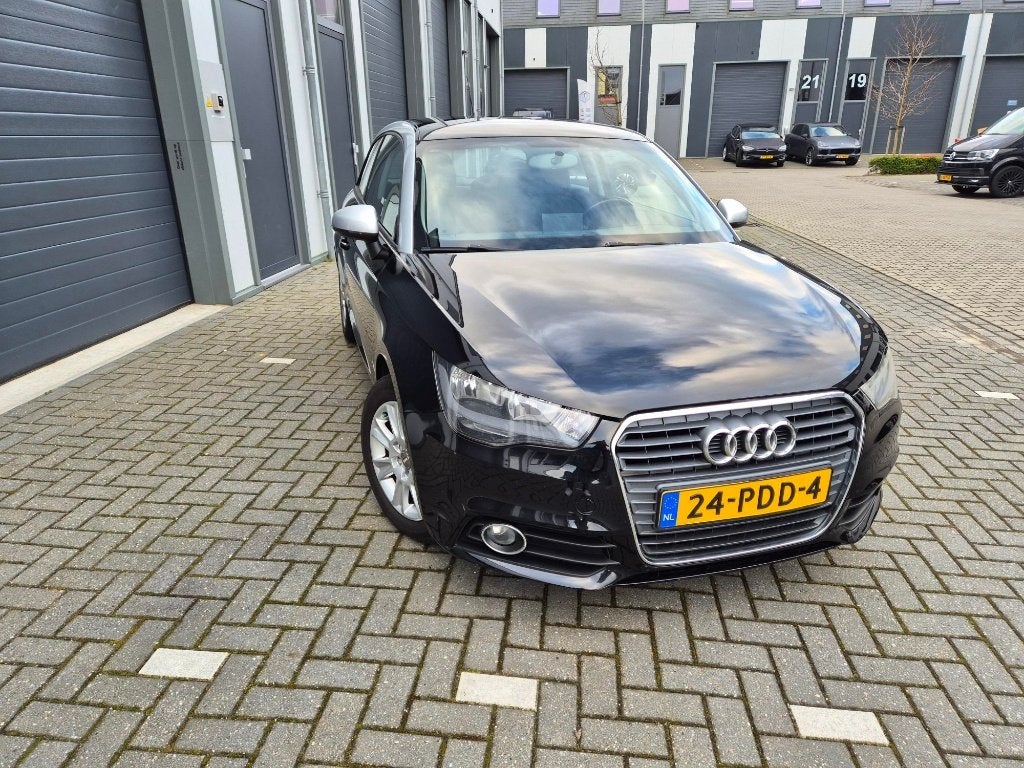 Audi A1 1.2 Tfsi 63KW 2011 Zwart, nieuwe waterpomp, Auto's, Voorwielaandrijving, Stof, Zwart, 4 cilinders