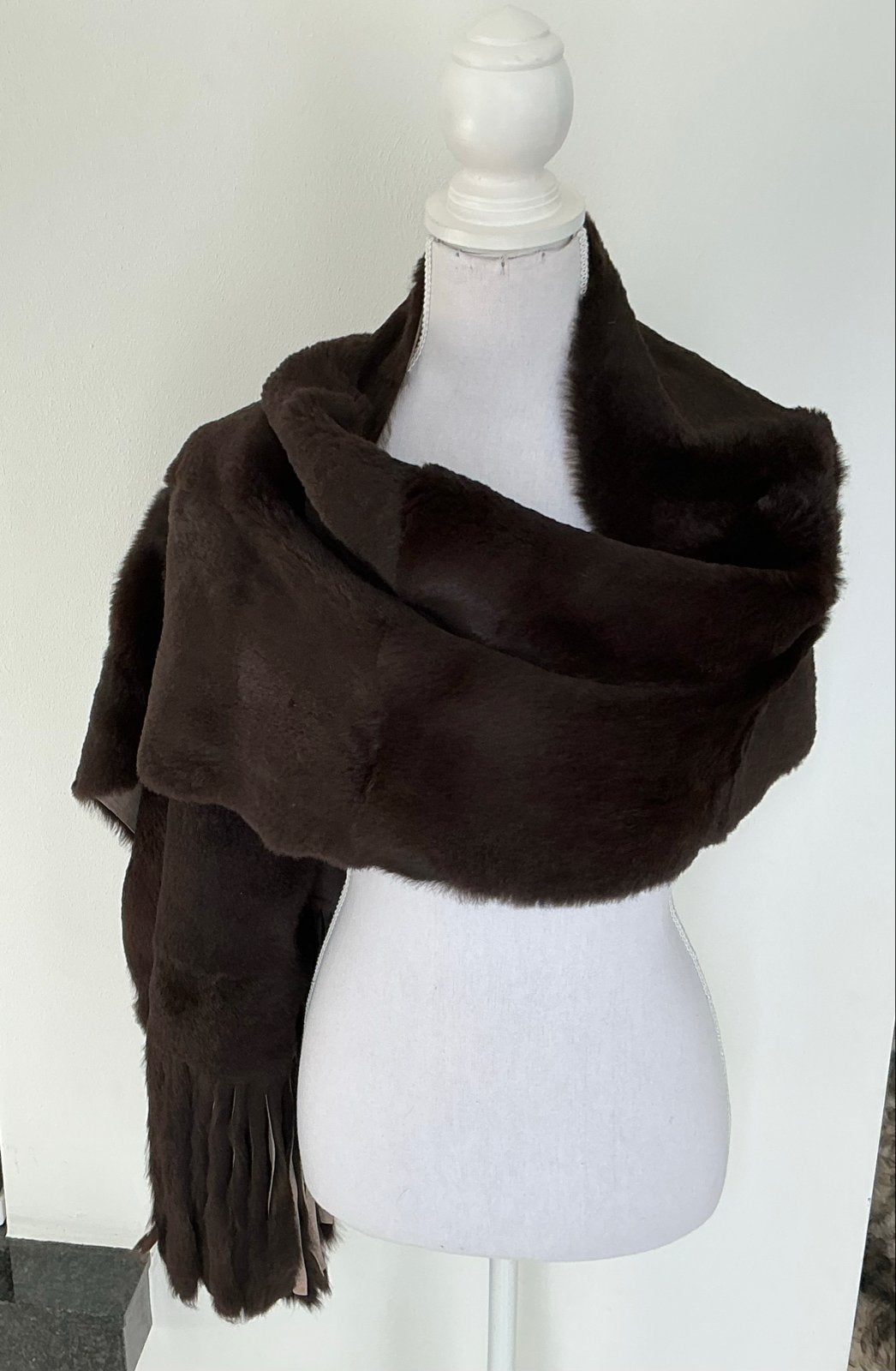 Luxe donkerbruine bontsjaal - Zeer zacht en soepel., Kleding | Dames, Verzenden, Nieuw, Maat 38/40 (M), Sjaal