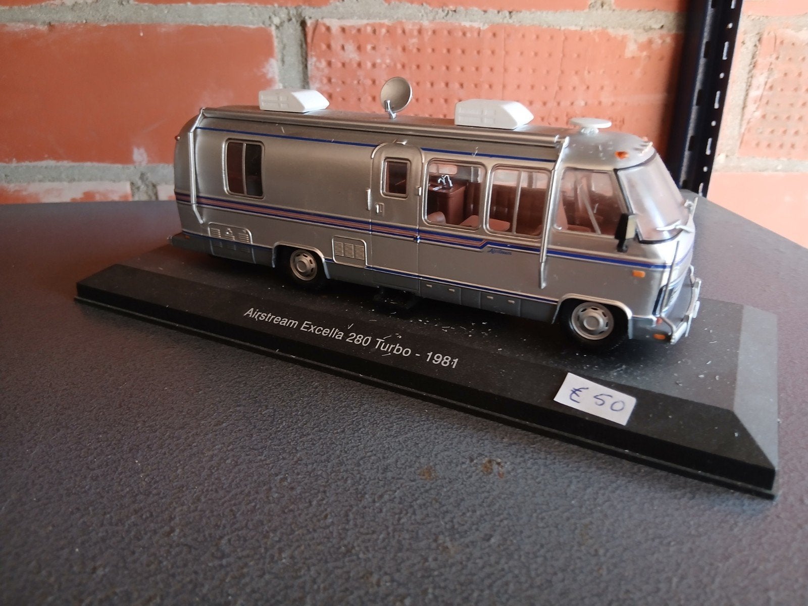 Airstream Excella 280 Turbo 1981 schaalmodel 1:43, Ophalen