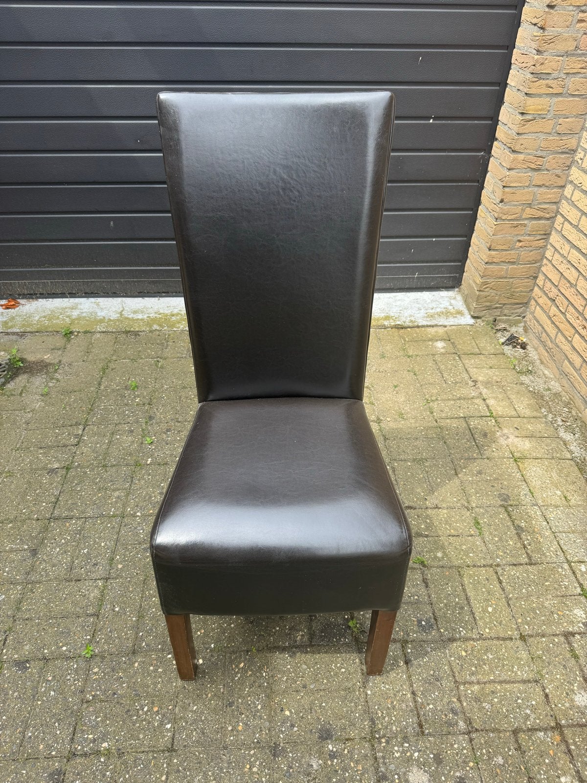 GRATIS Elegante eetkamerstoel met zwart leer en rieten rug, Huis en Inrichting, Stoelen, Ophalen, Gebruikt, Bruin, Leer