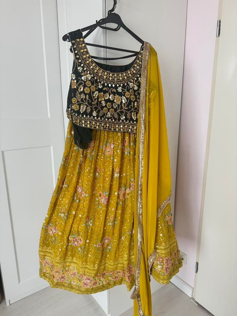 Lehenga bloemenmodel met blouse (maat M) en dupatta, Maat 38/40 (M), Geel, Ophalen of Verzenden, Zo goed als nieuw
