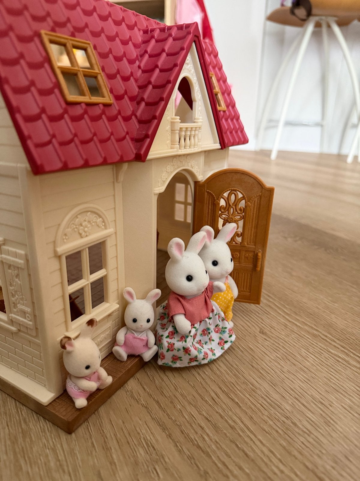 Sylvanian Families Huis met Konijnenfamilie - Zo goed als ni, Kinderen en Baby's, Speelgoed | Poppenhuizen, Ophalen of Verzenden
