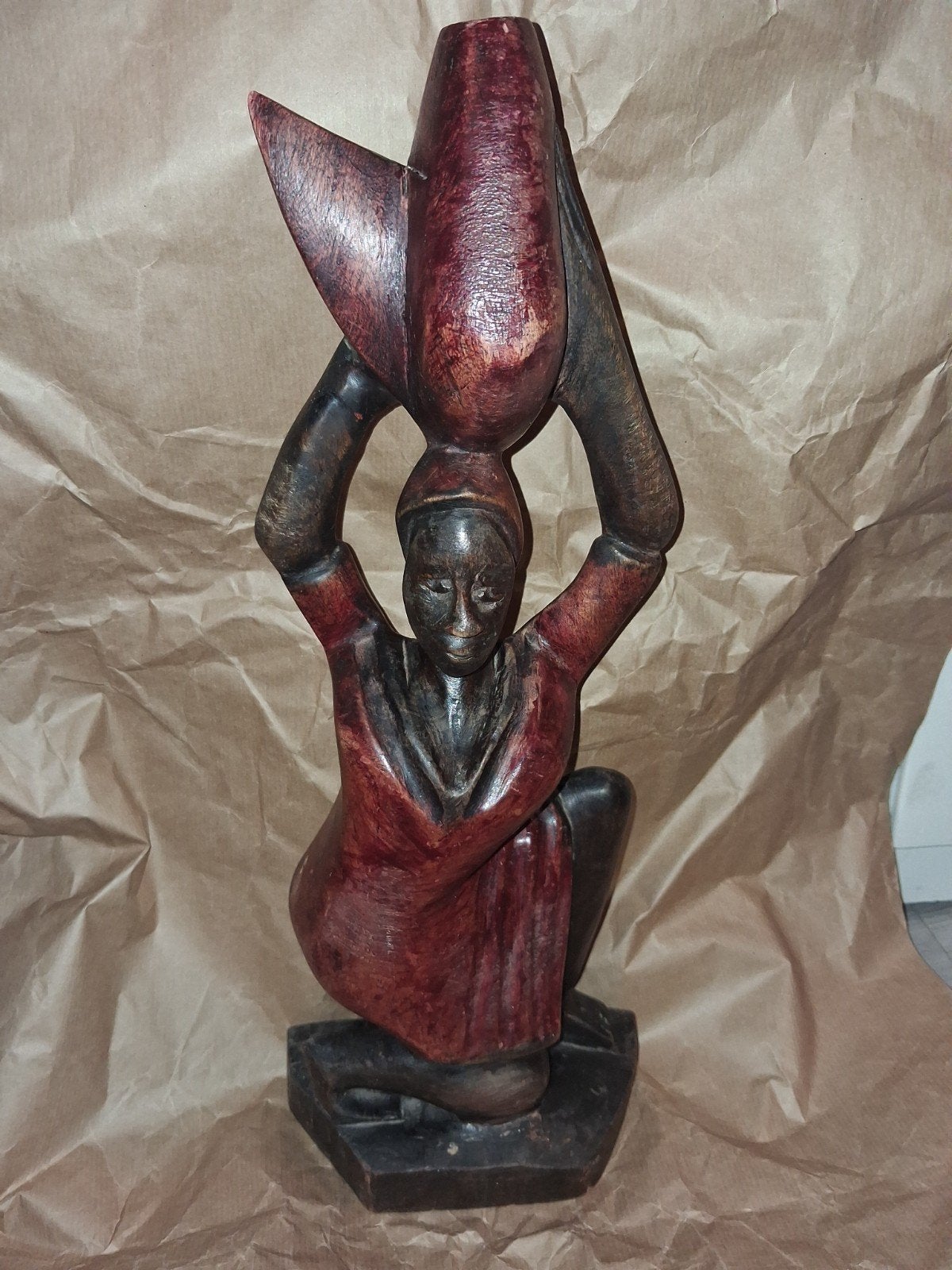 Houten beeld Afrikaanse vrouw met pot op hoofd, Antiek en Kunst, Kunst | Beelden en Houtsnijwerken, Verzenden, Handgemaakt, 20 - 50 cm