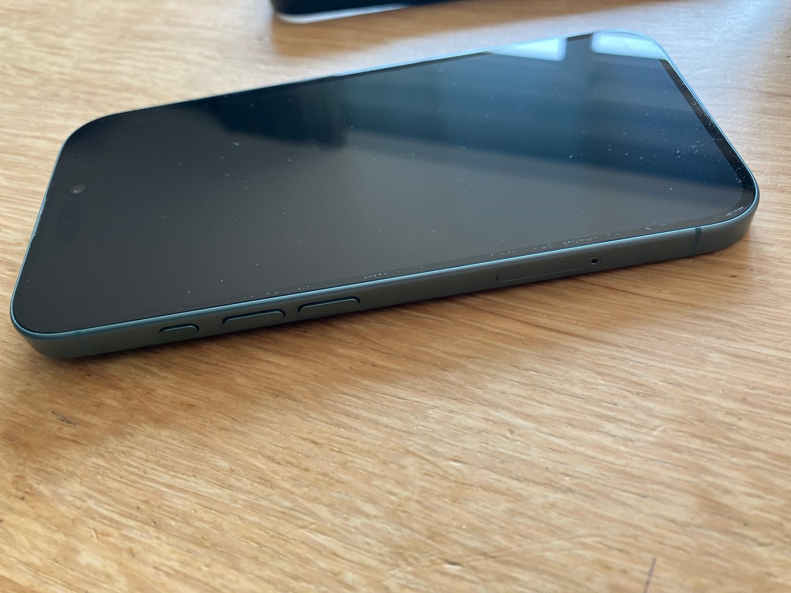iPhone 16 met schade aan achterzijde, Telecommunicatie, Mobiele telefoons | Apple iPhone, Ophalen of Verzenden, Gebruikt, IPhone 16