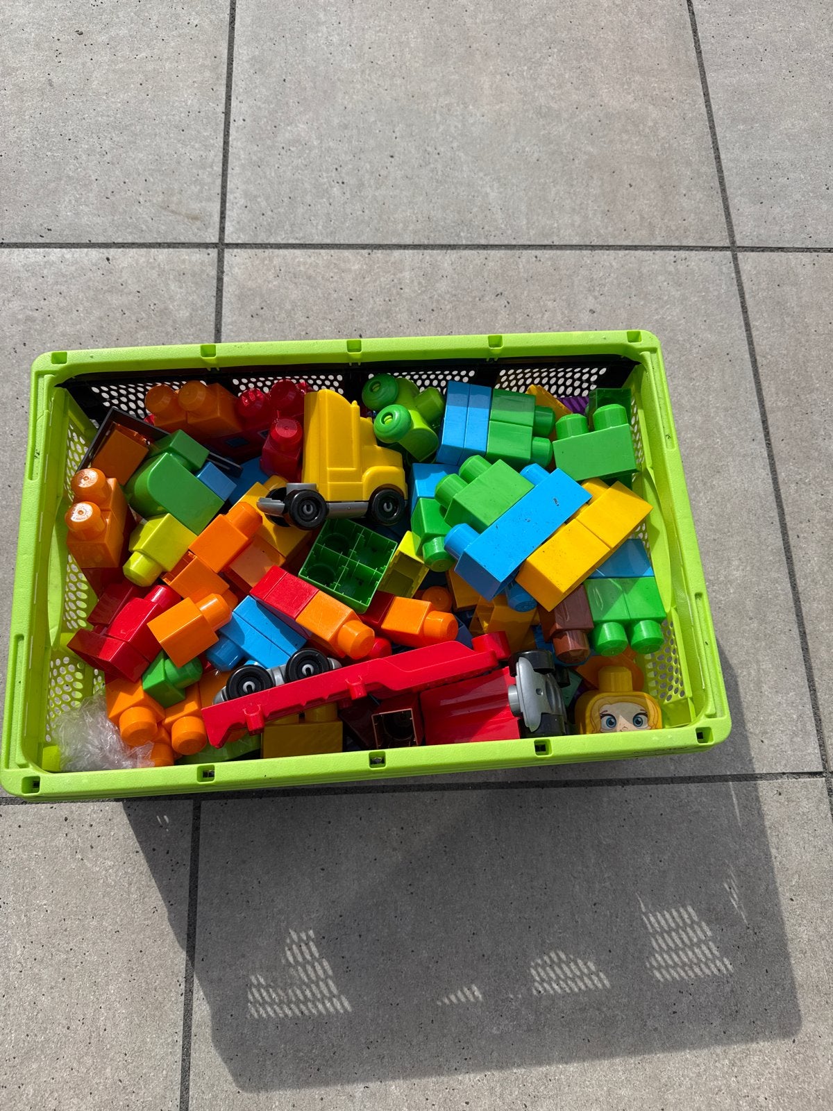 Mega Bloks! Grote doos met diverse bouwblokken en speelgoed, Kinderen en Baby's, Speelgoed | Bouwstenen, Ophalen, Gebruikt, Overige merken