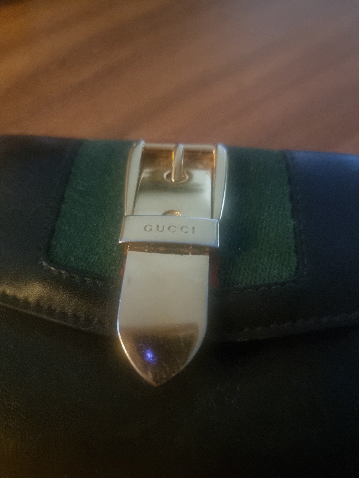 Gucci portemonnee met iconische streep en gesp, Sieraden, Tassen en Uiterlijk, Portemonnees, Ophalen of Verzenden, Gebruikt, Zwart