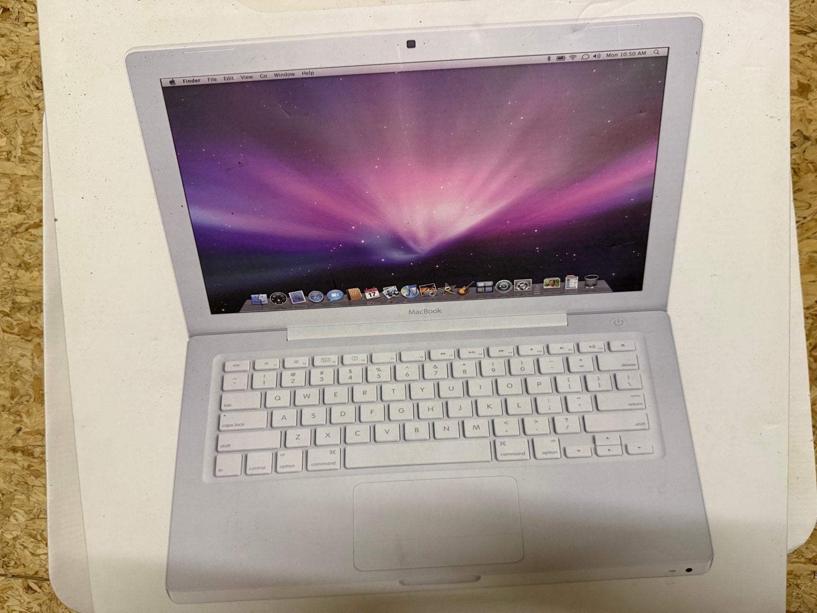 Macebook met doos, Computers en Software, Gebruikt, Minder dan 4 GB, Qwerty, Overige groottes