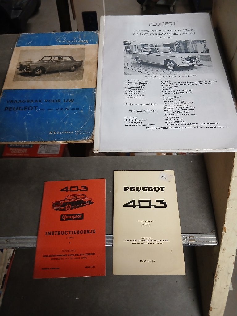 Boeken peugeot 403/404, Boeken, Ophalen of Verzenden, Gelezen, Peugeot