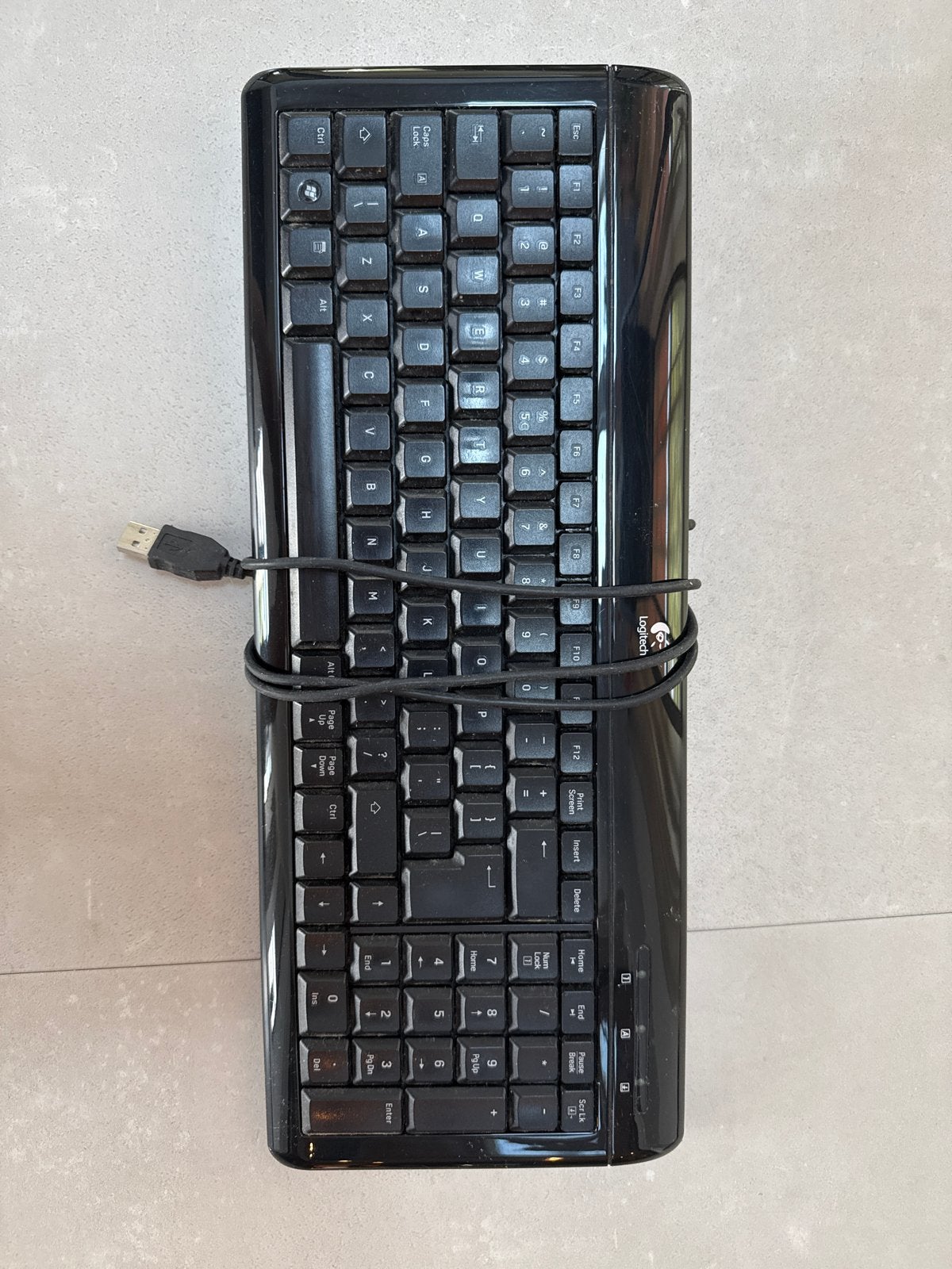 Logitech bedraad toetsenbord - QWERTY, Computers en Software, Toetsenborden, Ophalen, Gebruikt, Multimediatoetsen, Qwerty