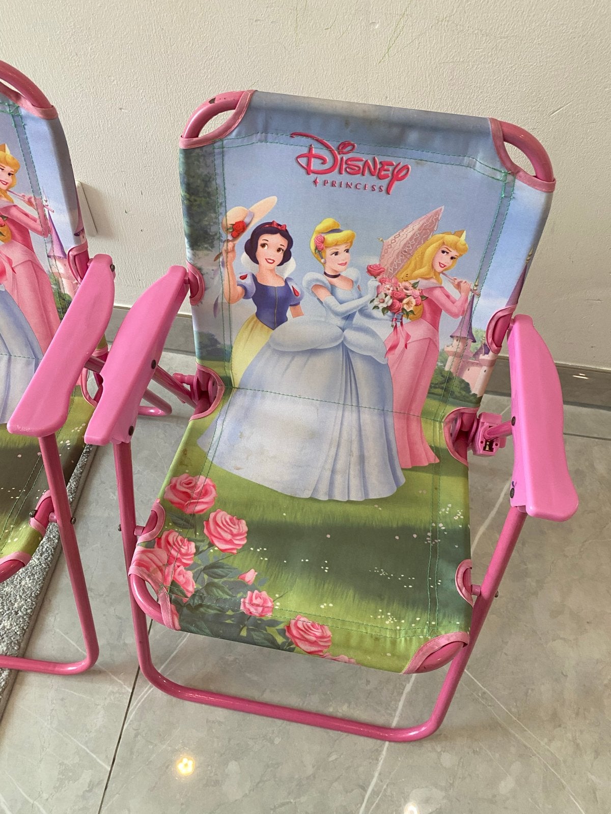 2 Disney Princess kinderstoelen - roze inklapbaar, Kinderen en Baby's, Kinderkamer | Tafels en Stoelen, Ophalen, Gebruikt, Stoel(en)