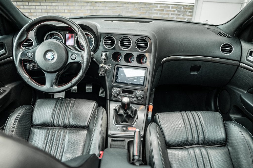 Alfa Romeo 159 Sportwagon 1.7 T Distinctive | Volledig onder, Auto's, Alfa Romeo, Euro 5, Gebruikt, 4 cilinders, Handgeschakeld