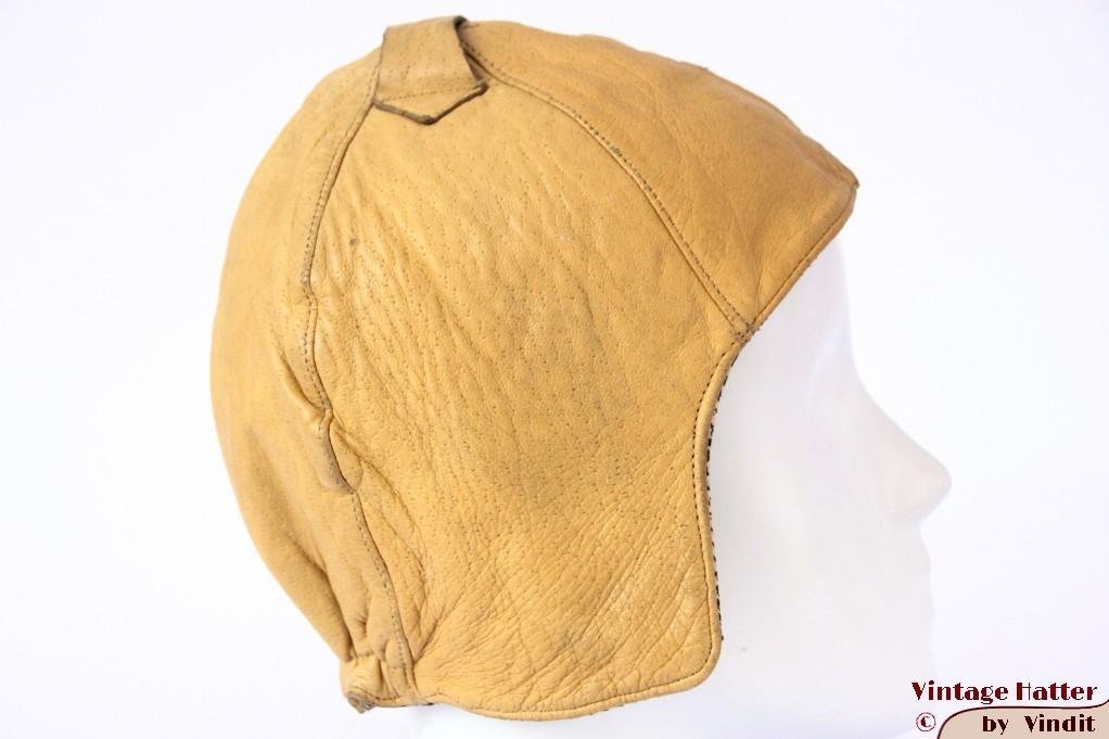 Vintage cabrio- Vliegeniersmuts caramel beigegeel leer 54-56, Ophalen of Verzenden, Gebruikt, Handschoenen, Hoed of Pet