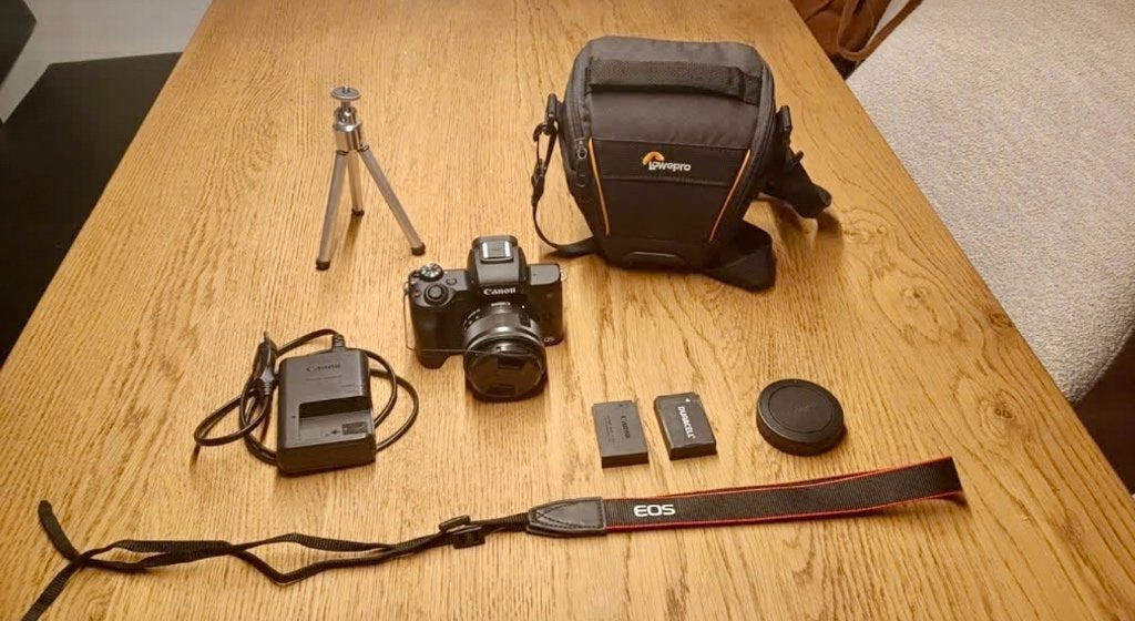 Canon EOS M50 mirrorless systeemcamera met 15-45 mm lens, Audio, Tv en Foto, Fotocamera's Digitaal, Ophalen, Canon, Touchscreen