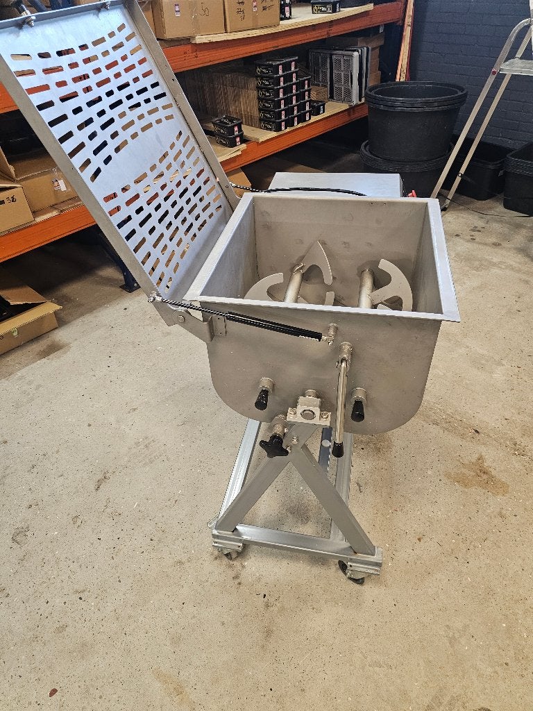 Elektrische vleesmenger GGM Gastro — 64 l / 62 kg — 2,2 kW, Ophalen, Gebruikt, Bakkerij en Slagerij