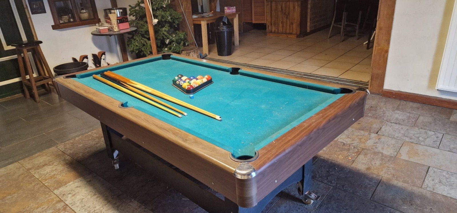 Gebruikte pooltafel met keuen en ballen, Ophalen, Gebruikt, Pooltafel