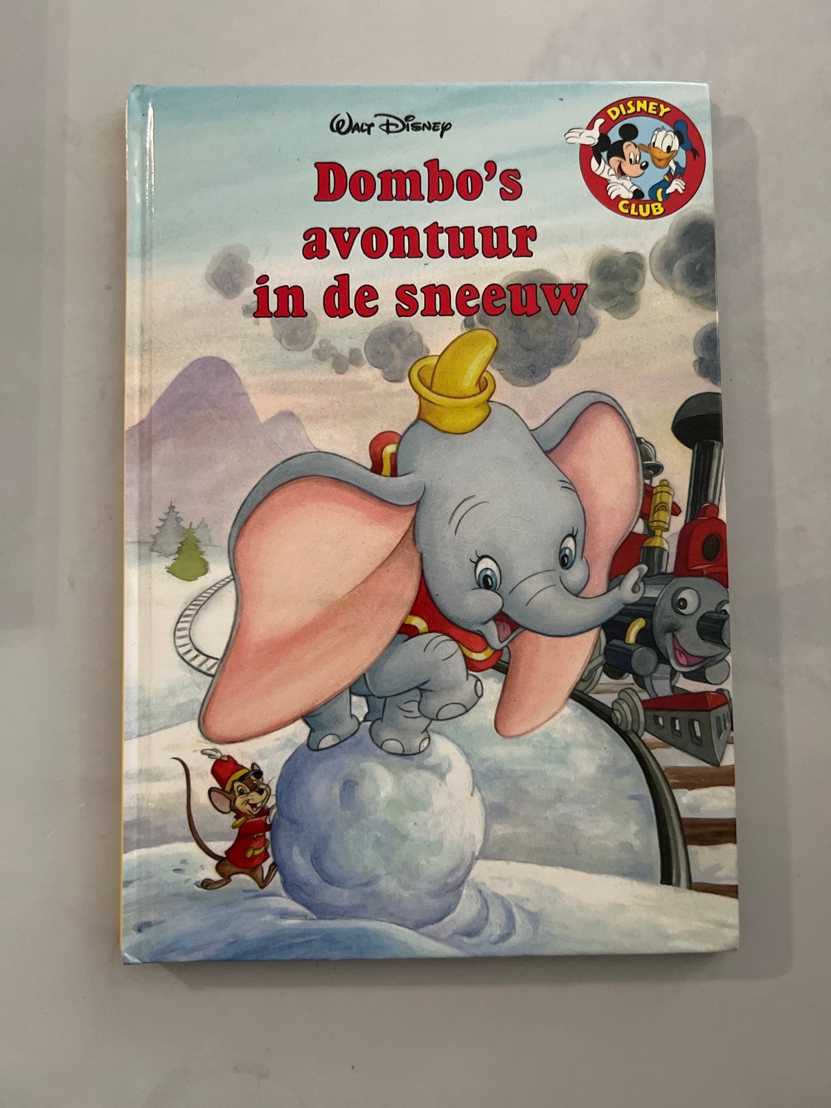 Dumbo's avontuur in de sneeuw - Disney Boekenclub, Boeken, Ophalen of Verzenden, Zo goed als nieuw, Sprookjes
