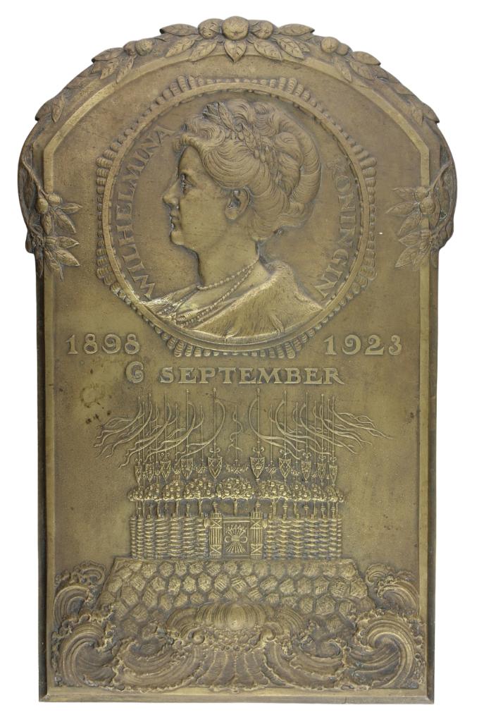 J.C. Wienecke BRONS PLAQUETTE REGERINGS JUBILEUM WILHELMINA, Verzenden