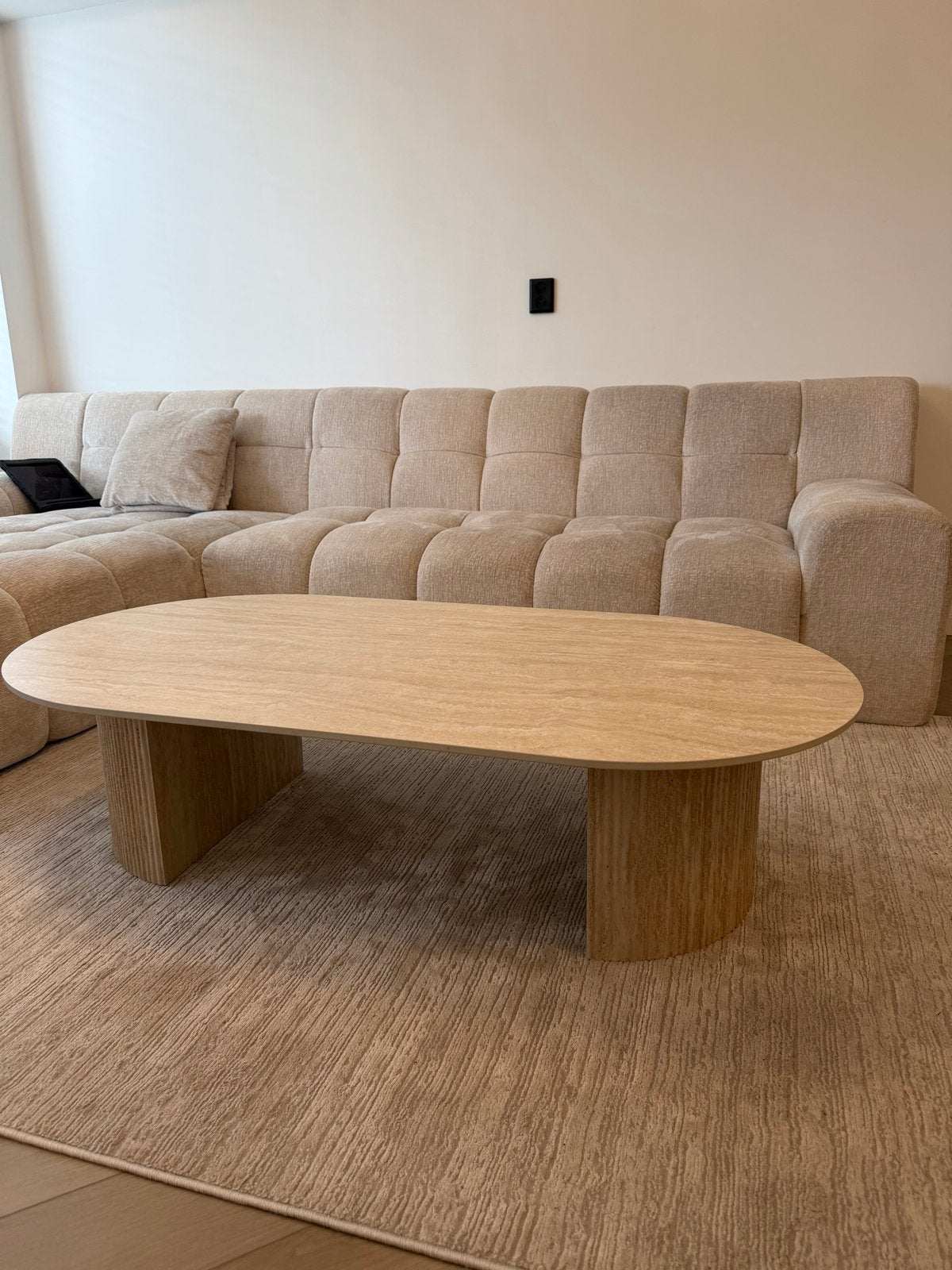 Ovale Salontafel Keramiek in Travertinlook, 135 x 70cm, Huis en Inrichting, Ophalen