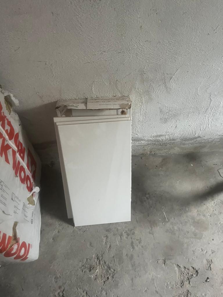 Witte tegels badkamer, Doe-het-zelf en Verbouw, Tegels, Ophalen, Zo goed als nieuw, Minder dan 5 m², 20 tot 40 cm