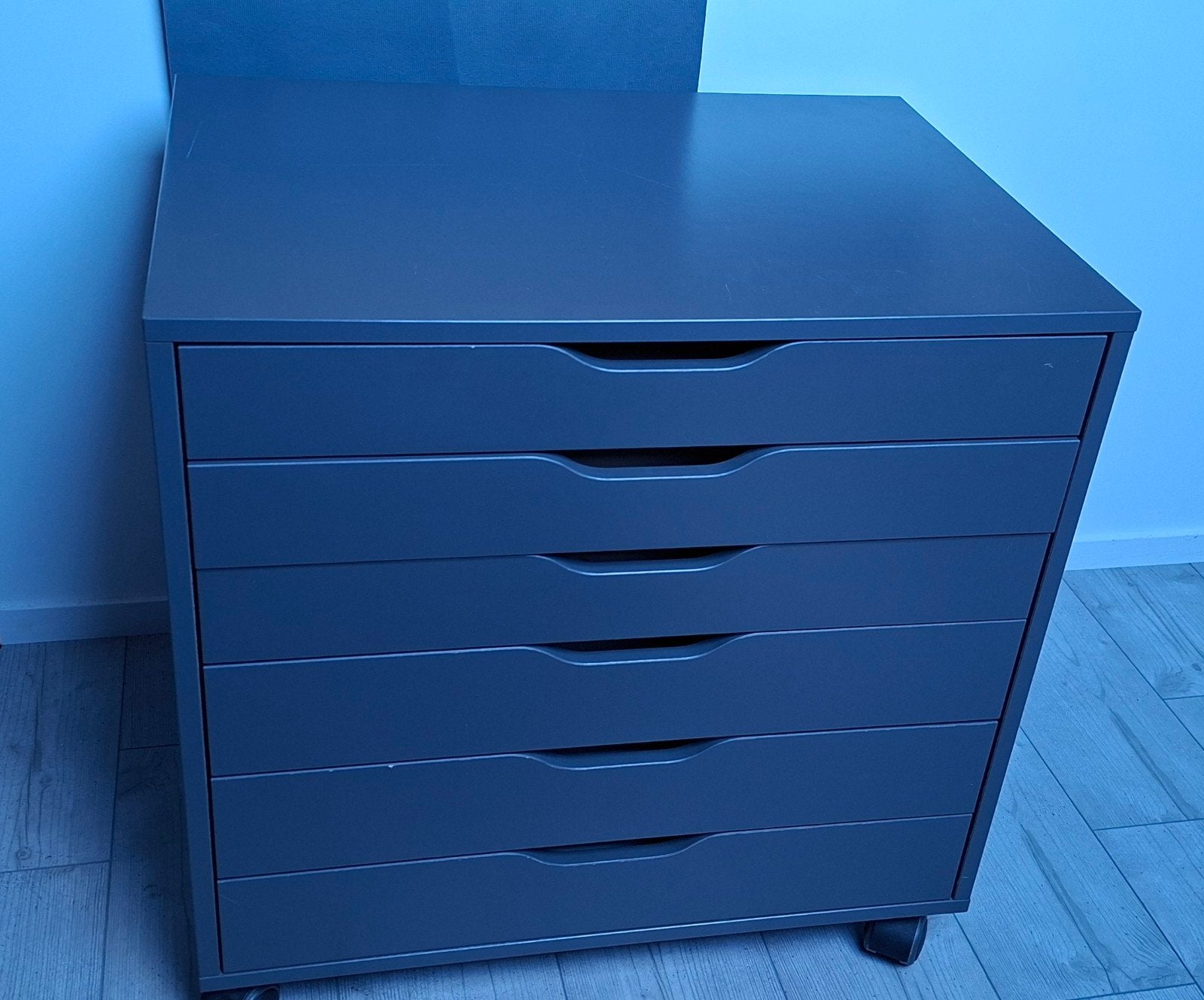 Ikea ladekast ALEX grijs - Goede staat met lichte gebruikssp, Huis en Inrichting, Ophalen, Overige materialen, Gebruikt, 5 laden of meer
