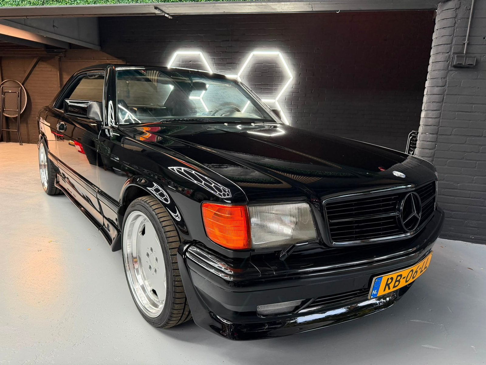 Mercedes-Benz 560 SEC1986 AMG-uitvoering Nederlands geleverd, Hobby en Vrije tijd, Ophalen, Zo goed als nieuw