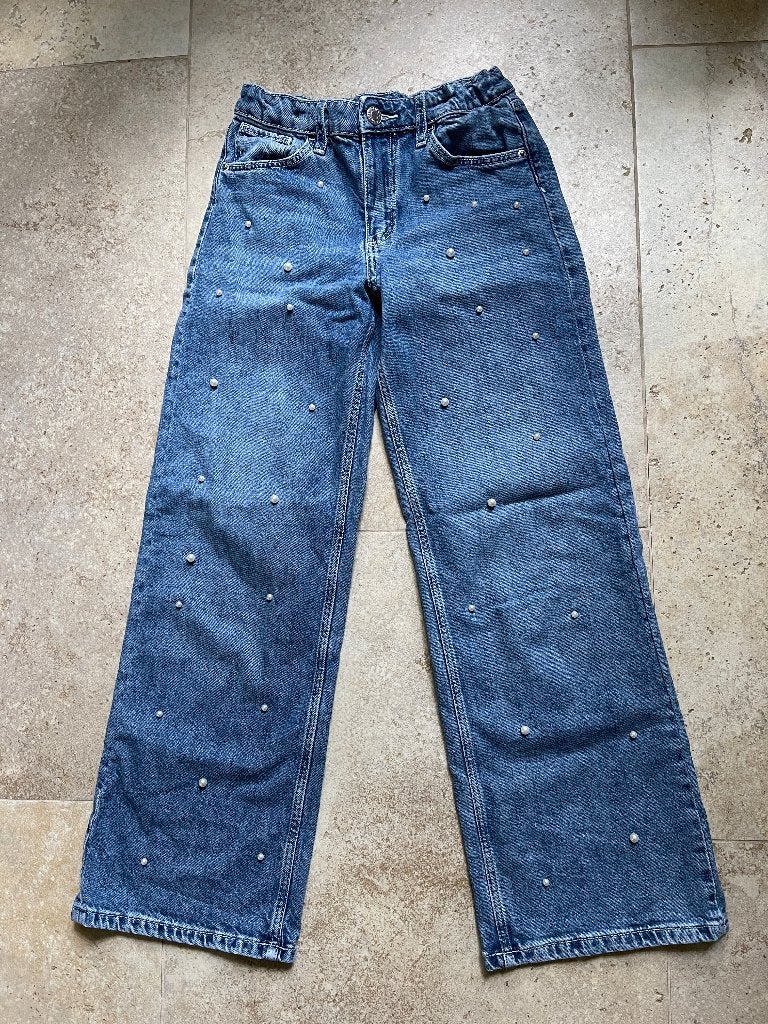 "Spijkerbroek met Parels" Merk: H & M Maat: 140 als Nieuw, Ophalen of Verzenden, Zo goed als nieuw, Jongen, Broek