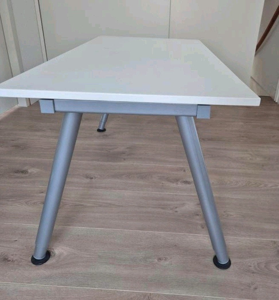 IKEA Galant bureau - wit met in hoogte verstelbare poten, Ophalen, Demontabel, Gebruikt, Spaanplaat of MDF