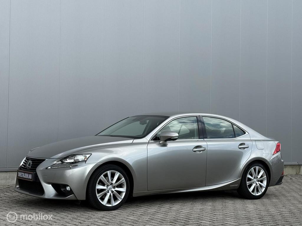Lexus IS 300h 25th Edition - trekhaak - Dealer onderhouden, Auto's, Lexus, Automaat, Achterwielaandrijving, Gebruikt, Leder en Stof