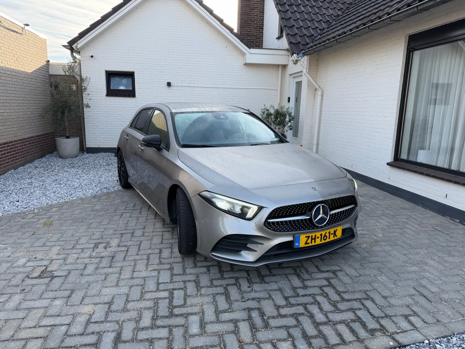 Mercedes-Benz A-Klasse A 180 136pk 7G-DCT 2019 Grijs, Auto's, 136 pk, 4 cilinders, Alcantara, Origineel Nederlands