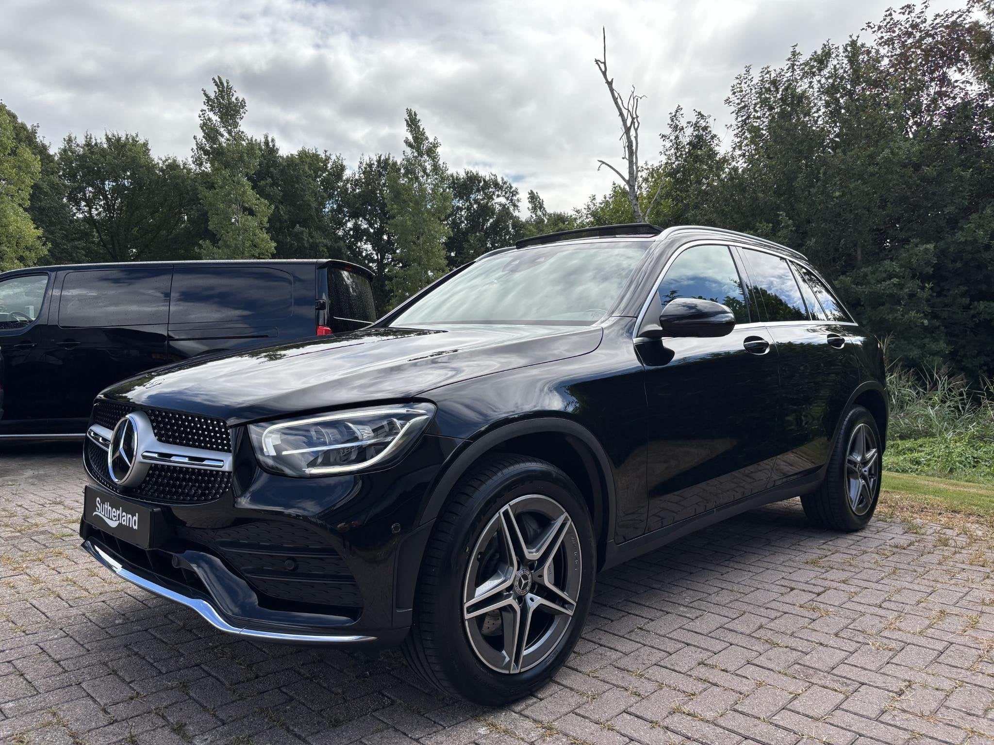 Mercedes-Benz GLC-klasse 300e 4MATIC AMG Line 320 PK | Elekt, Auto's, Automaat, 14 kWh, Gebruikt, 2000 kg