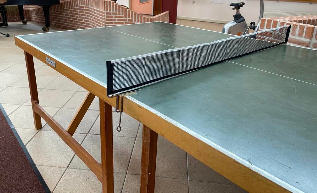 Tafeltennistafel gratis af te halen in Laren/Blaricum, Sport en Fitness, Tafeltennis, Ophalen, Gebruikt, Tafel Indoor, Inklapbaar