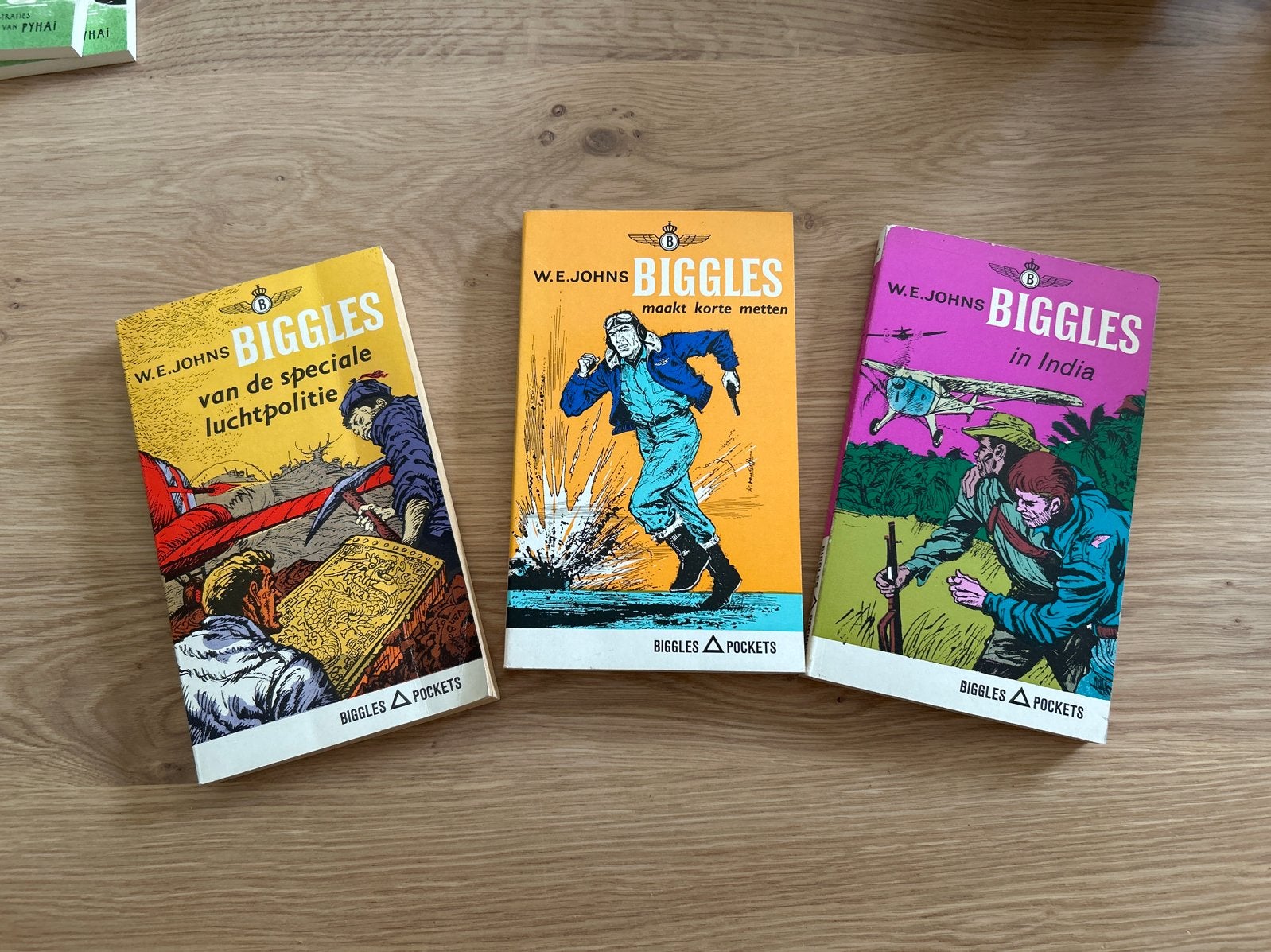 Biggles Pockets Boeken - W.E. Johns (3 stuks), Ophalen of Verzenden, Gelezen