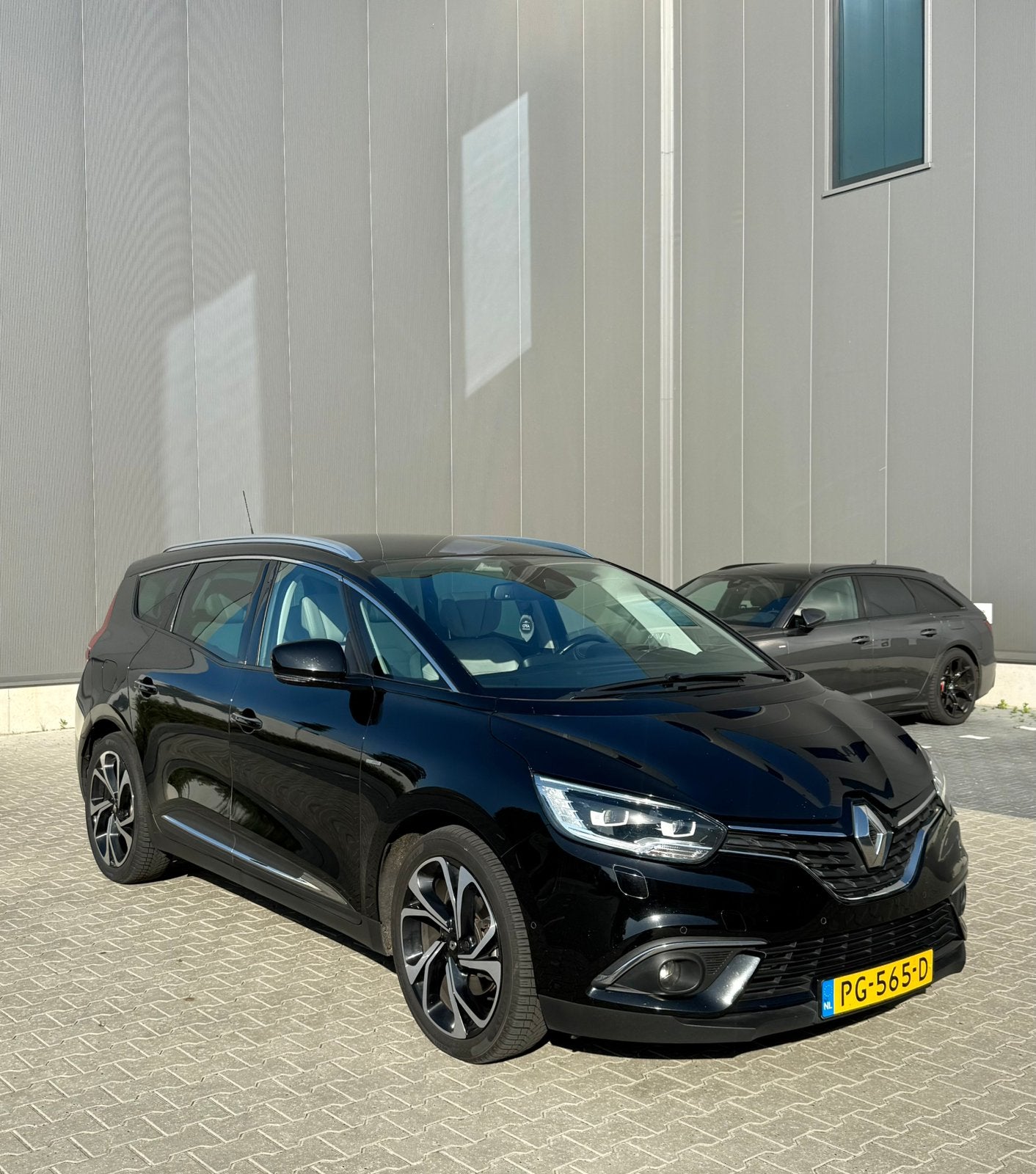 Renault Grand Scenic 1.2 PANO! LEDER! NIEUW APK! TCE 97KW 7P, Voorwielaandrijving, Beige, 4 cilinders, 1850 kg