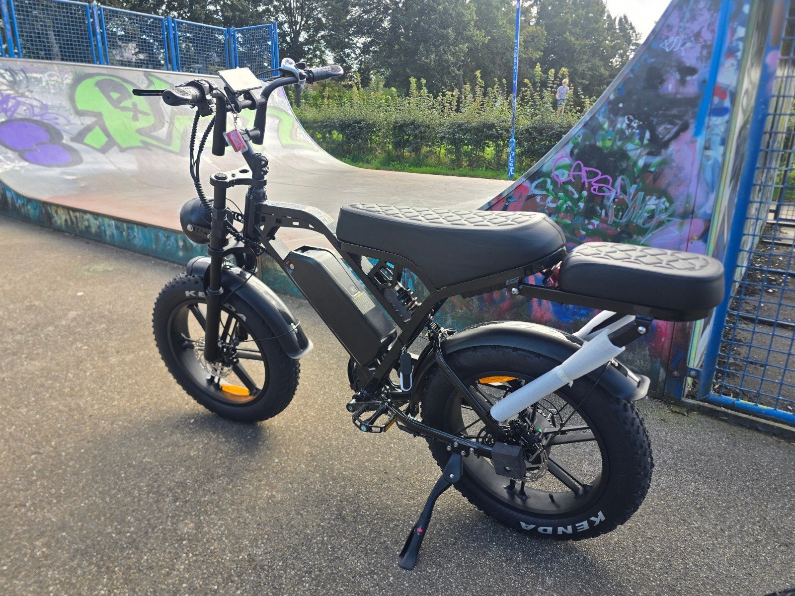 Foto 2 van Fatbike V8 Pro 3 kleur Zwart Muisgrijs & Nardo + accu garant