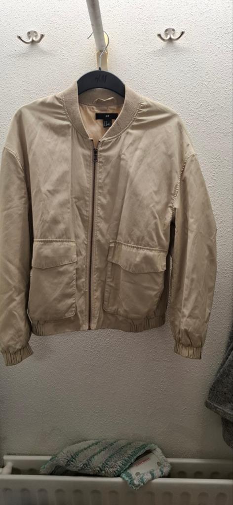 H&M Bomberjack met adelaarprint - Maat 38/40 (M), Maat 38/40 (M), H&M, Beige, Ophalen of Verzenden