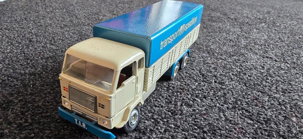 Tekno volvo F88+ F89, Hobby en Vrije tijd, Modelauto's | 1:50, Verzenden, Bus of Vrachtwagen, Wsi