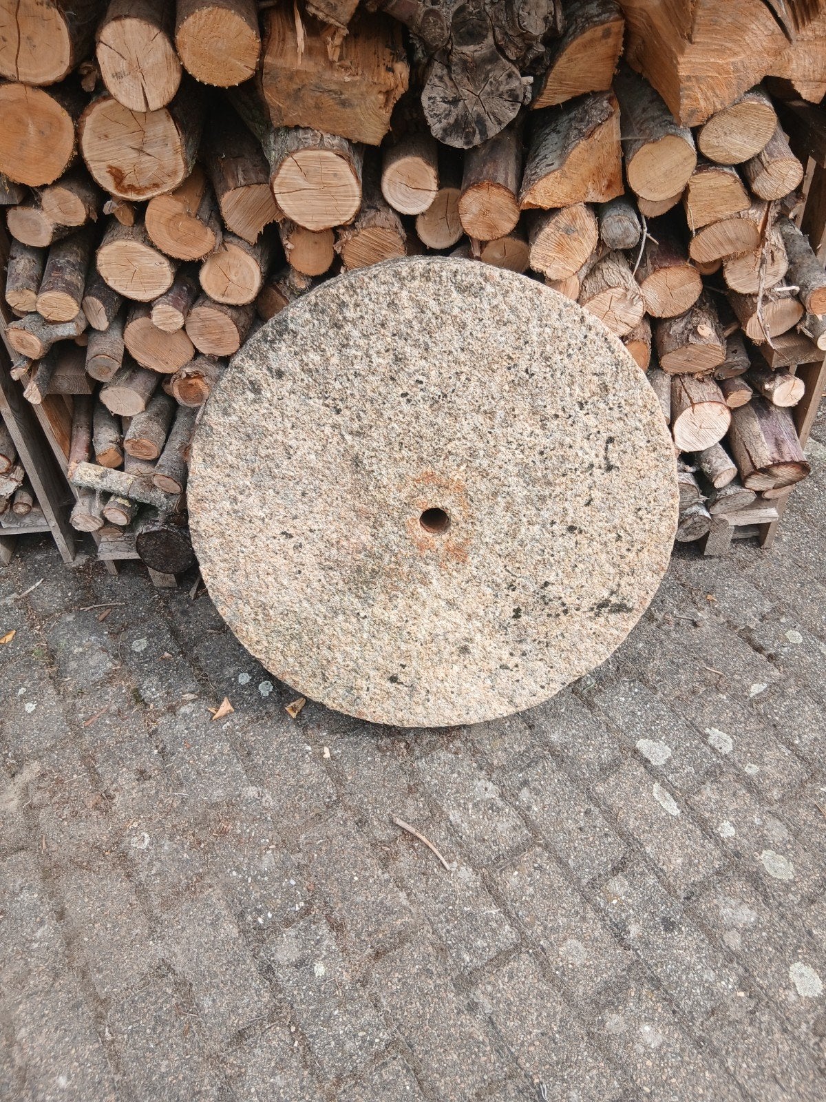 MOLENSTEEN 2 STUKS, Tuin en Terras, Haardhout, Minder dan 3 m³, Ophalen