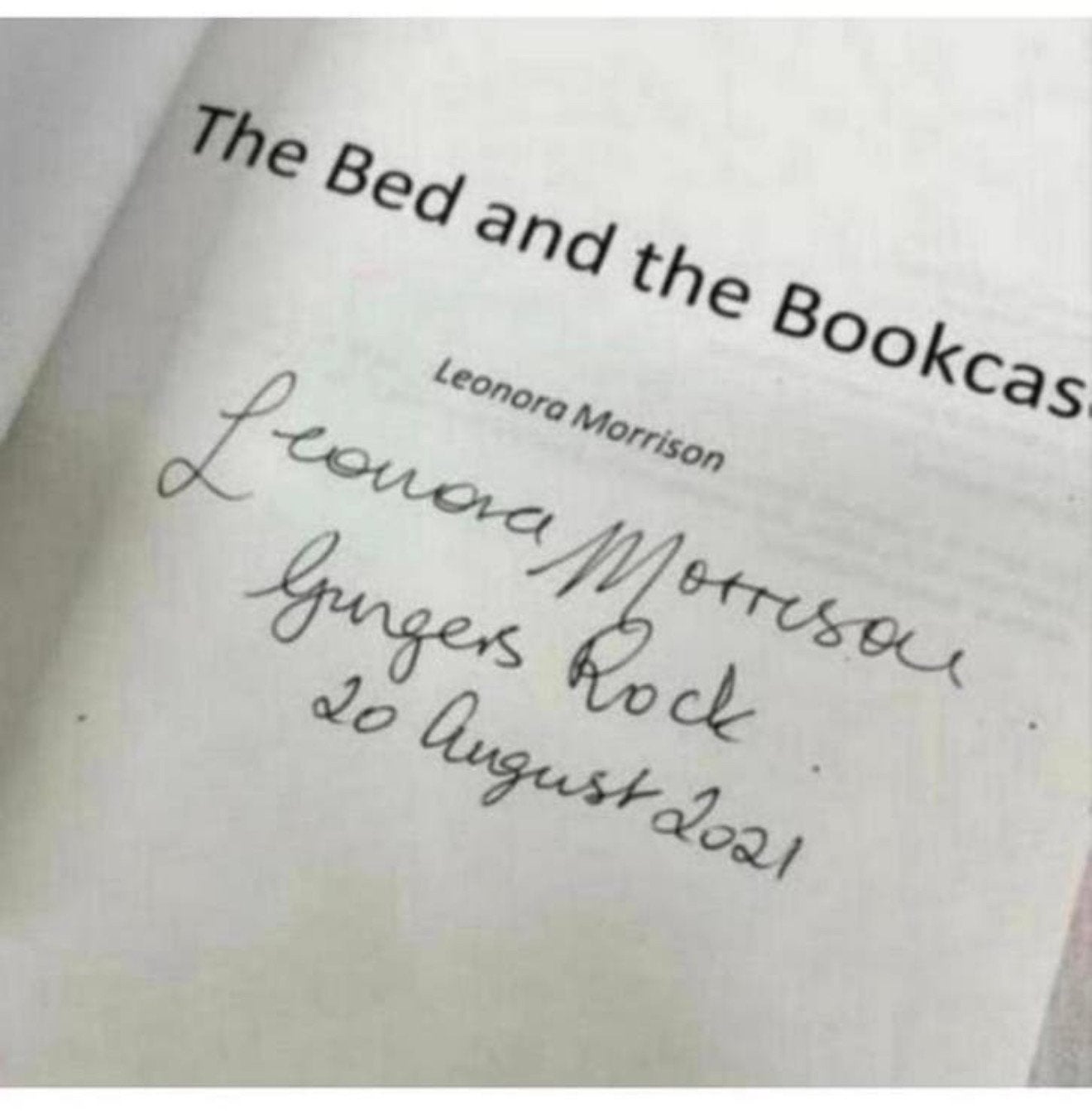 Leonora Morrison 2 + HANDTEKENING red velvet rose bed SIGNED, Verzamelen, Ophalen of Verzenden, H, H, Boek, Tijdschrift of Artikel