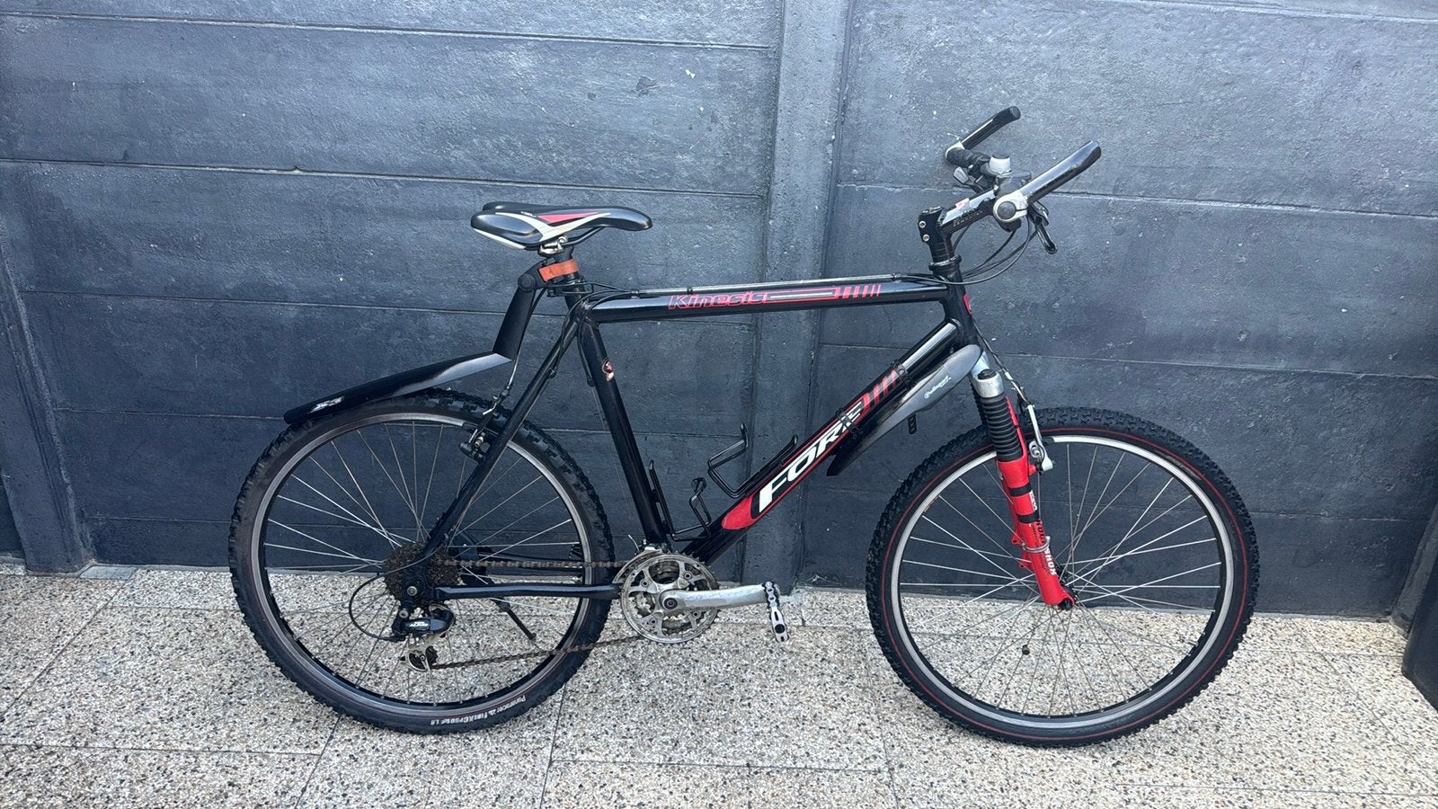 Zeer nette Kinesis Herenfiets 26 inch.27 versnellingen, Versnellingen, Zo goed als nieuw, 57 tot 61 cm, Schijfrem