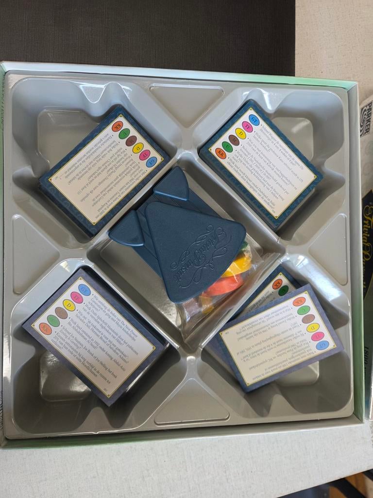 Trivial Pursuit 2000 Editie Bordspel, Hobby en Vrije tijd, Gezelschapsspellen | Bordspellen, Vijf spelers of meer, Ophalen of Verzenden