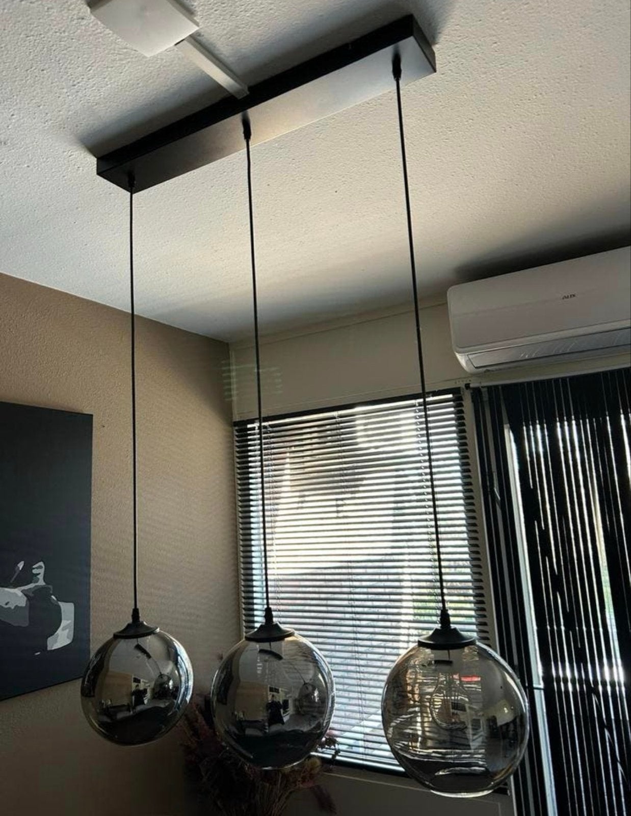 Moderne hanglamp met 3 rookglazen bollen en 1 met 1 bol, Ophalen, Zo goed als nieuw, Glas, E27 (groot)
