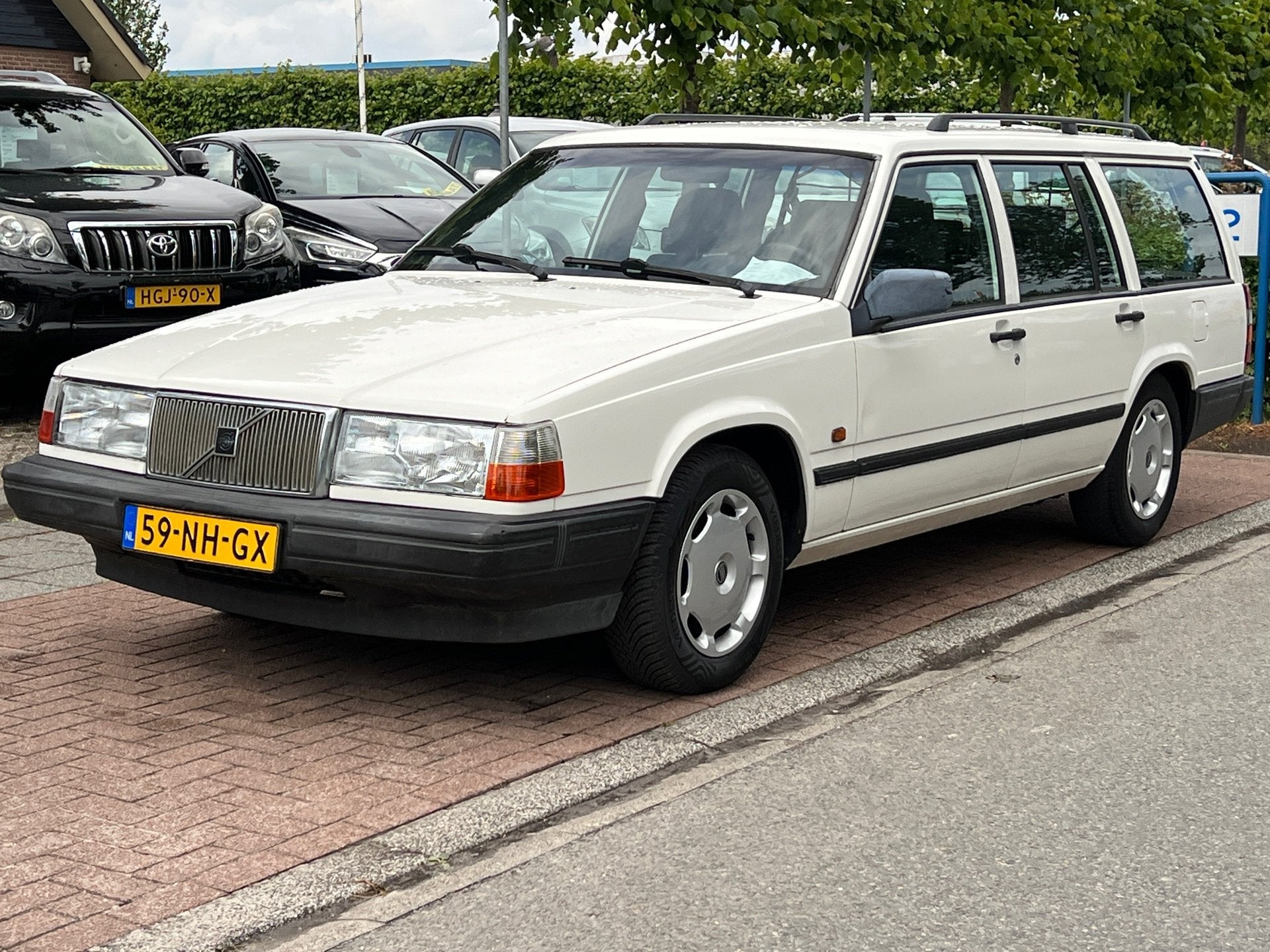 Volvo 940 2.0i Polar *APK 04-2028! Veel ruimte en ouderwets, Auto's, Achterwielaandrijving, Gebruikt, 4 cilinders, Wit