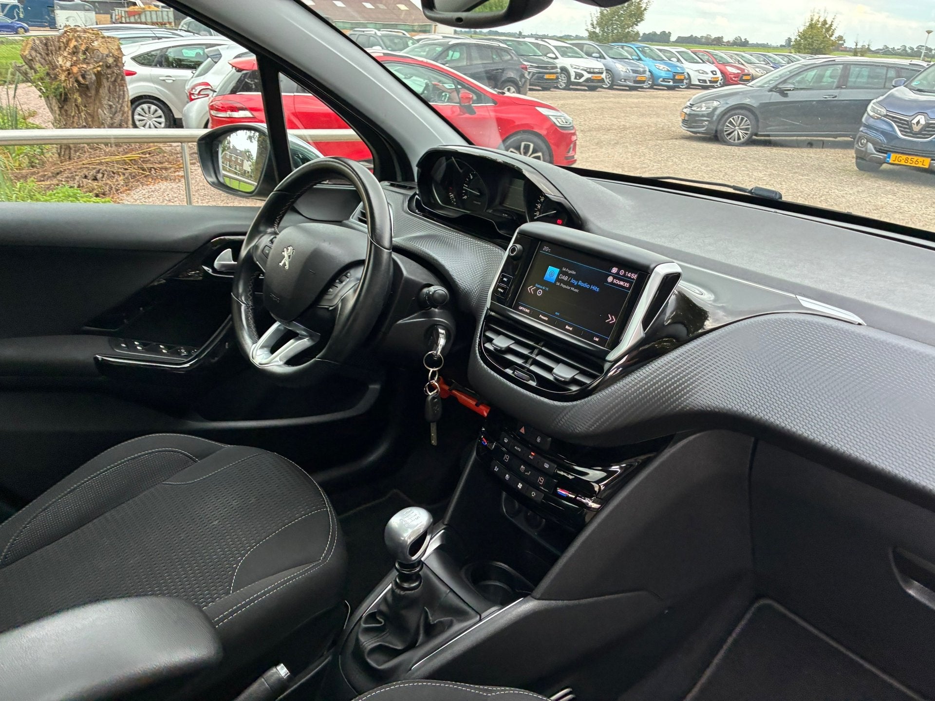 Peugeot 208 1.2 PureTech Allure | Pano + Cruise + Clima €, Voorwielaandrijving, Stof, Gebruikt, 1199 cc