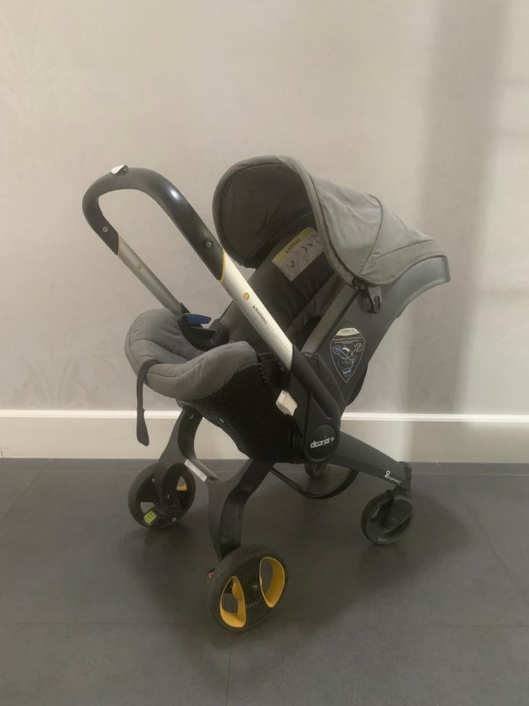 Doona autostoel met isofix base, Kinderen en Baby's, Buggy's, Ophalen, Zo goed als nieuw, Overige merken, Zonnekap