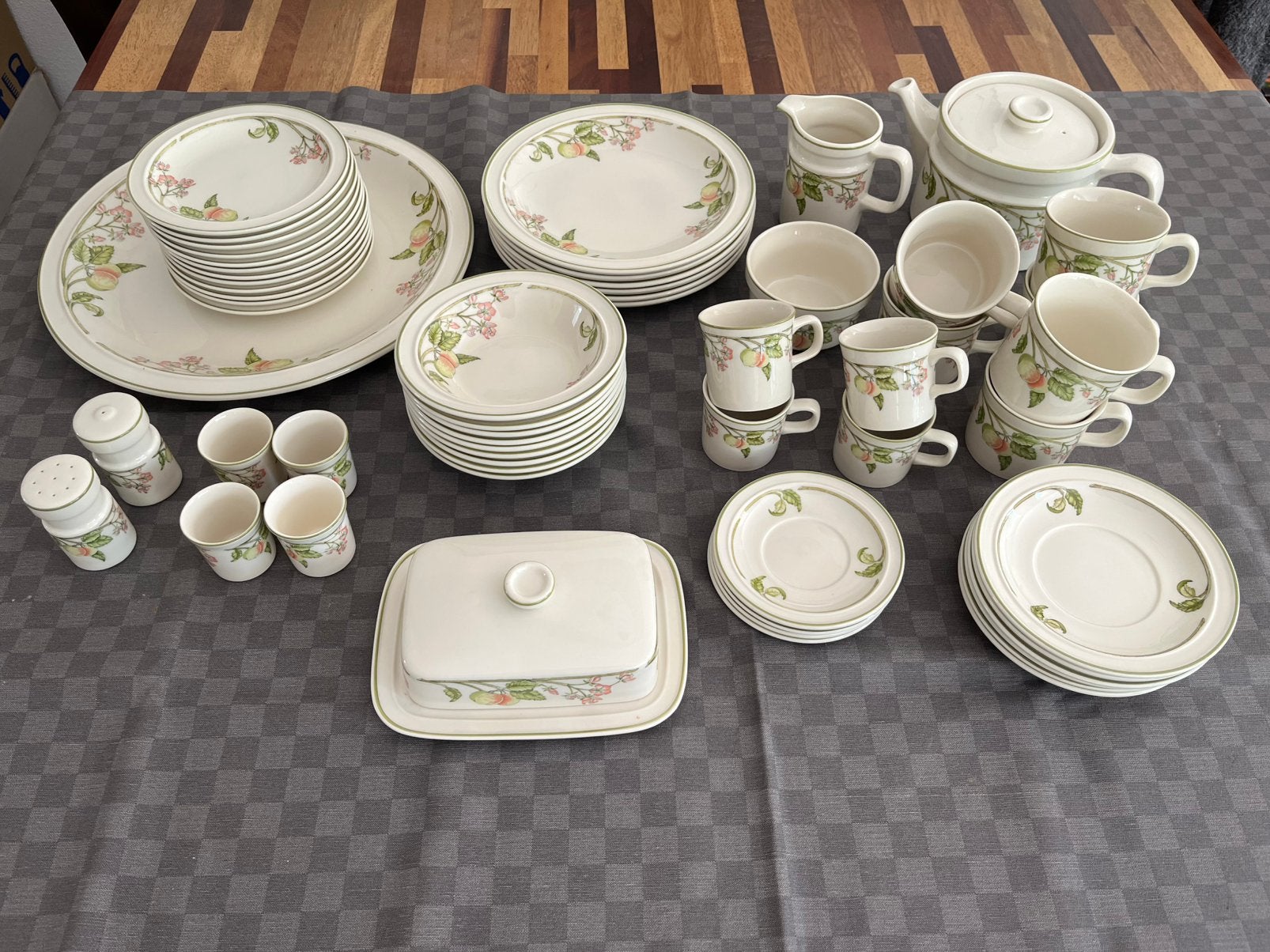 Vintage Wedgwood Wild Apple Servies, Ophalen, Zo goed als nieuw, Aardewerk, Overige typen