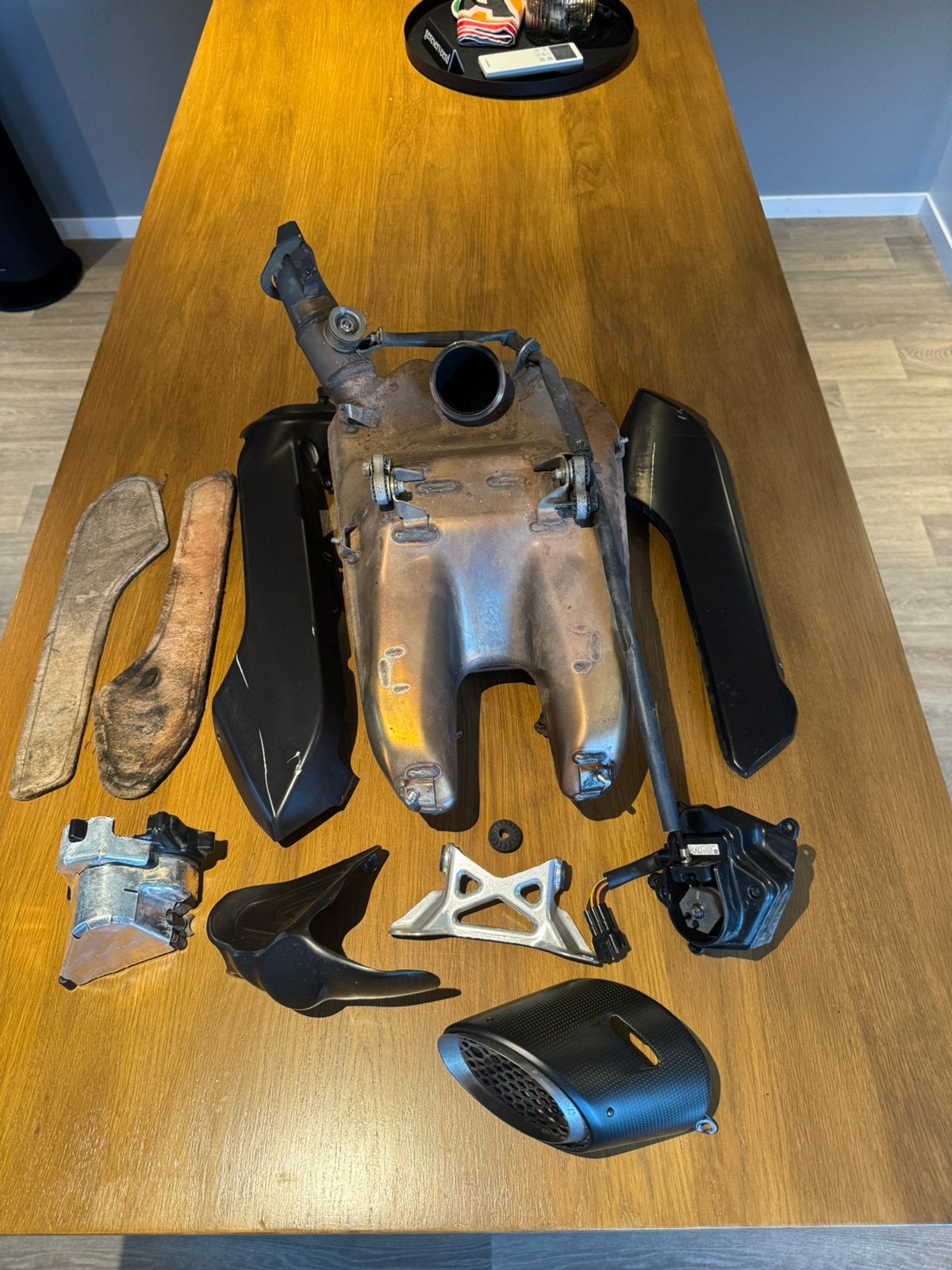 Ducati V2 2022 originele uitlaat, Motoren, Onderdelen | Ducati, Ophalen, Gebruikt