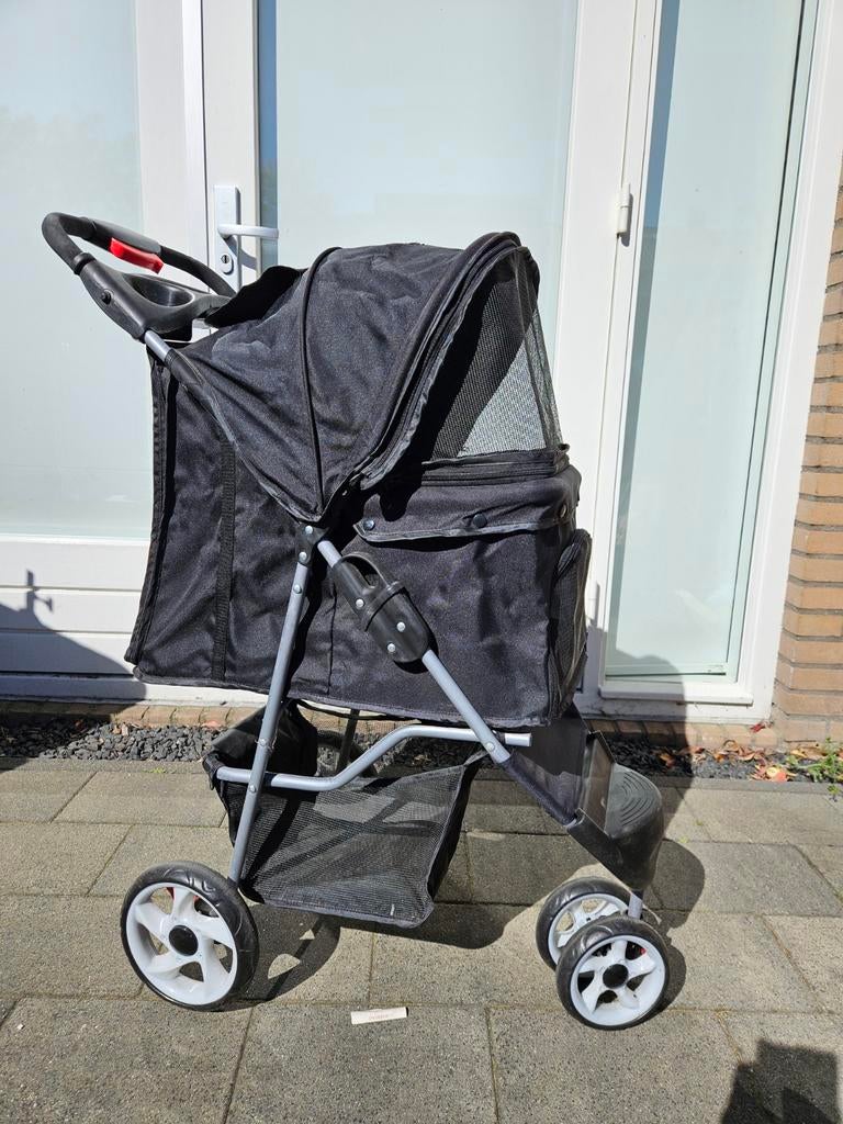 Honden (mogen denk ook katten zijn) wandelwagen., Dieren en Toebehoren, Ophalen, Zo goed als nieuw