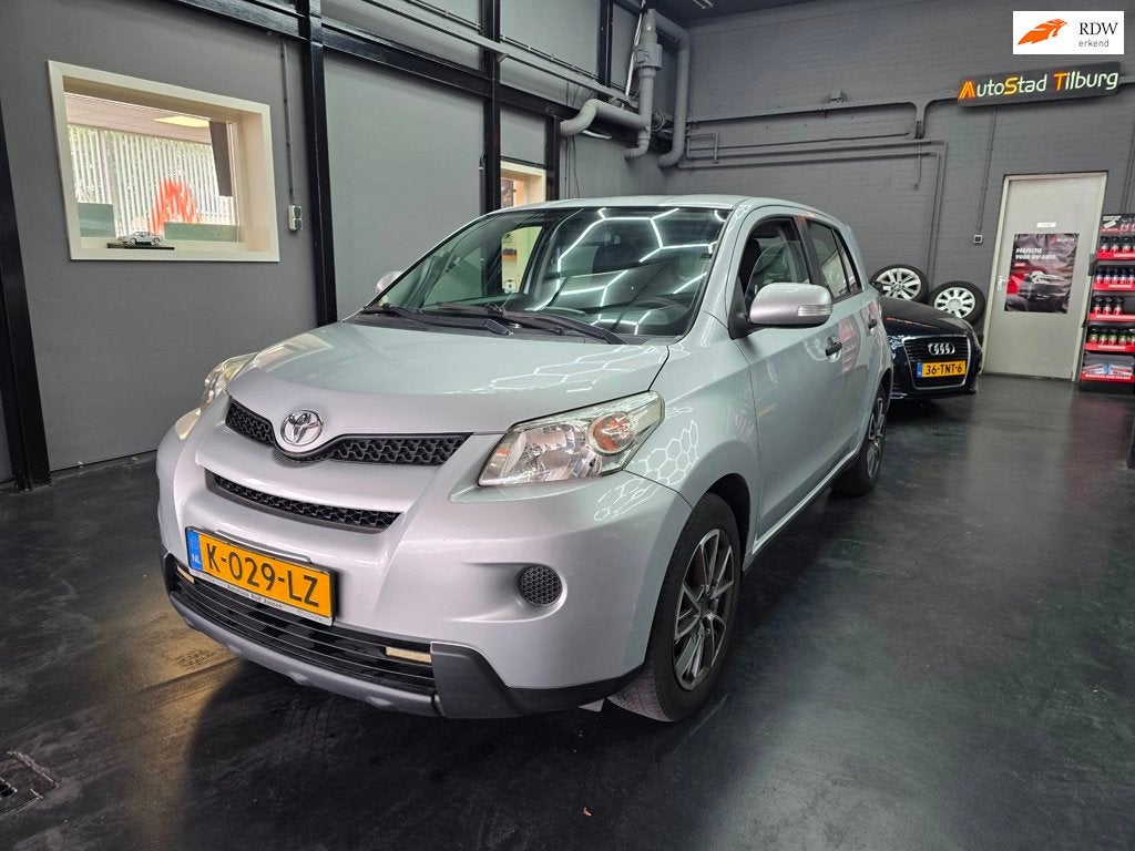 Toyota Urban Cruiser 1.3 VVT-i Comfort 1 jaar APK! NAP!, Voorwielaandrijving, Gebruikt, Zwart, 4 cilinders