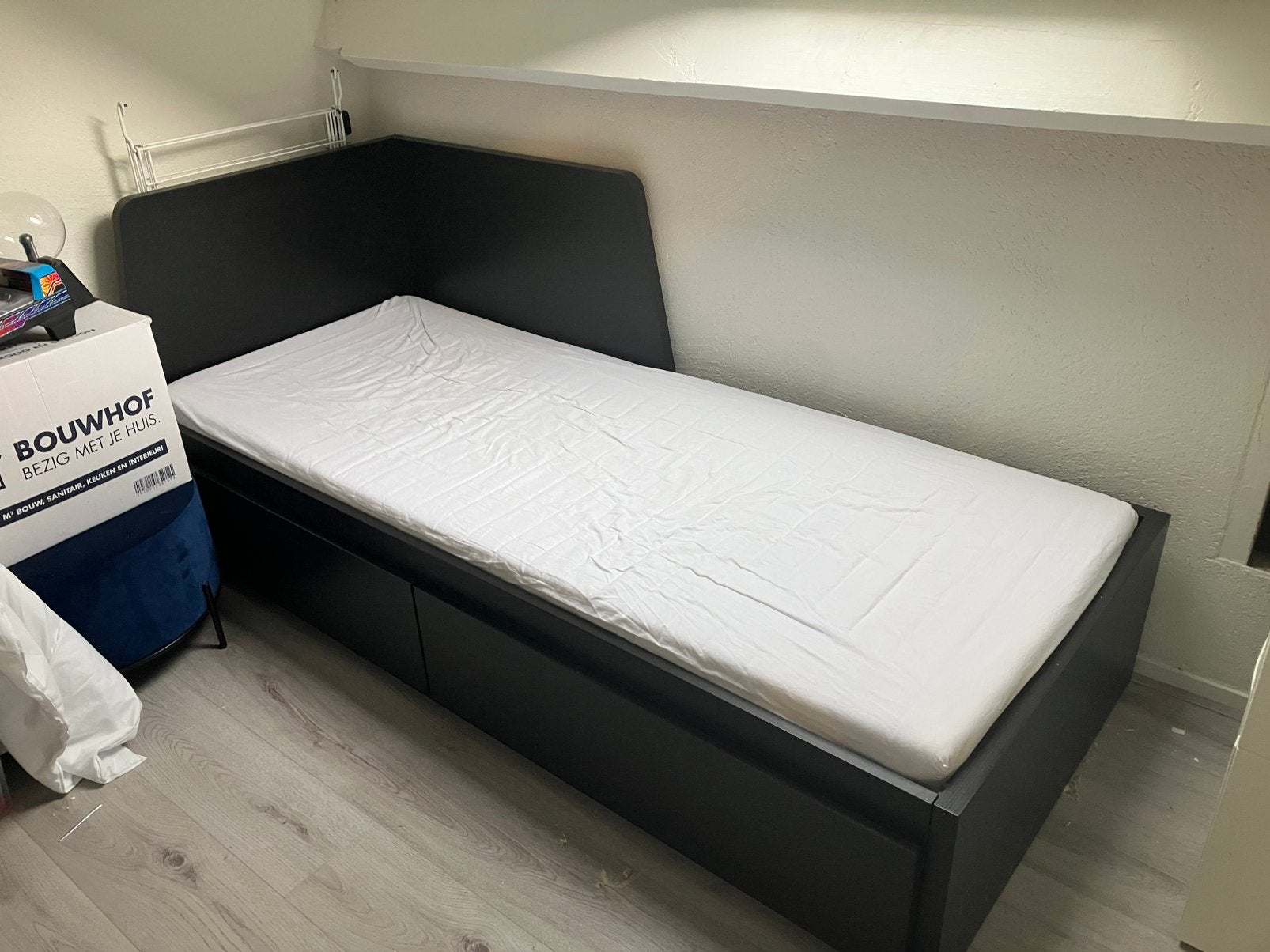 Ikea FLEKKE Bed 80x200 zwart met matras (houtlook), Huis en Inrichting, Slaapkamer | Bedden, Ophalen, Verstelbaar, Eenpersoons